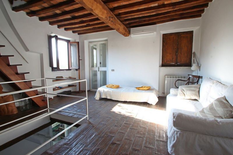 Rustic house in a courtyard in Versilia