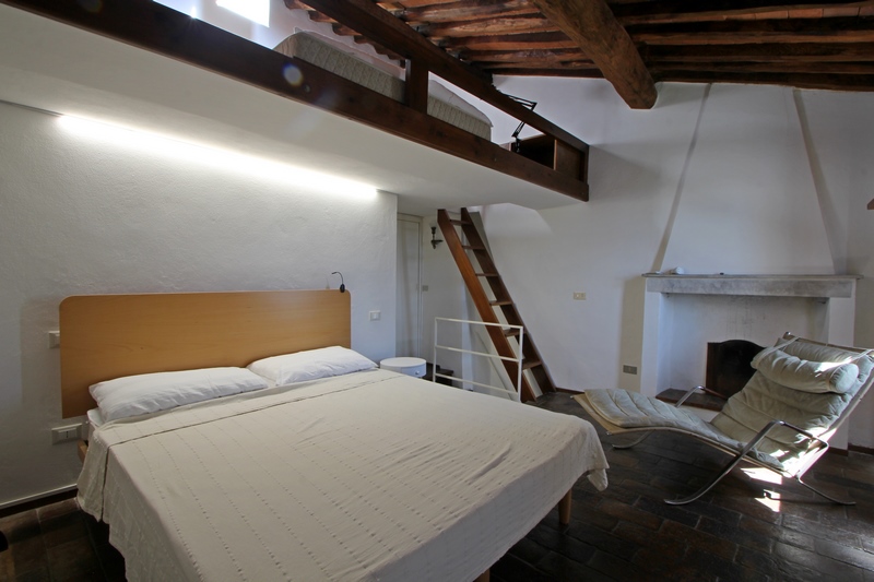 Rustic house in a courtyard in Versilia