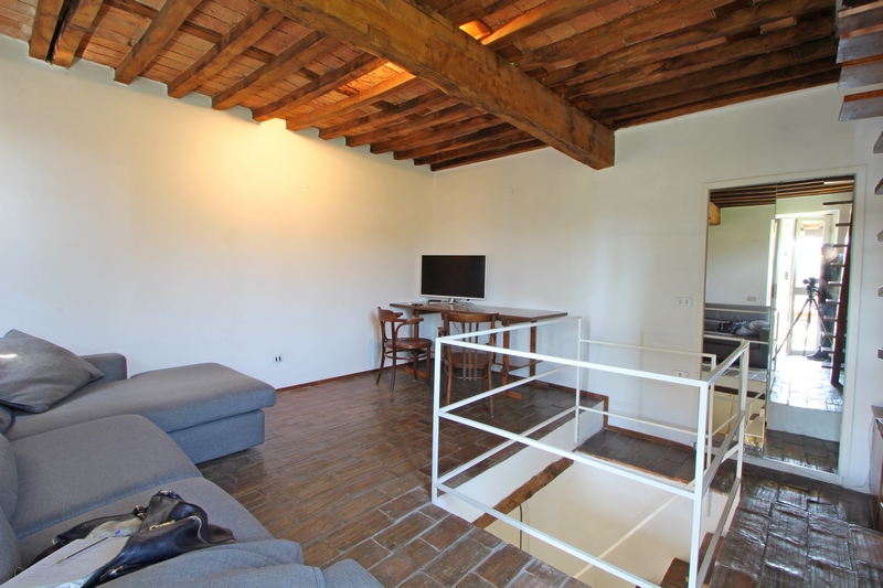 Rustic house in a courtyard in Versilia