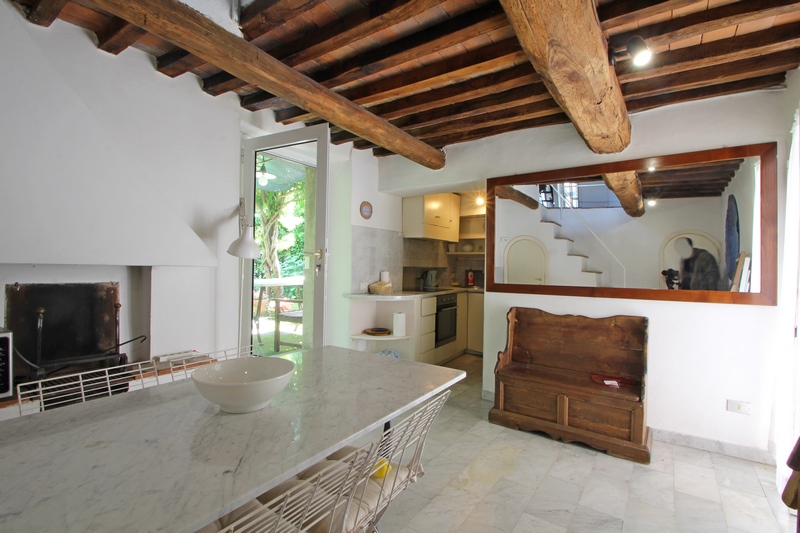 Rustic house in a courtyard in Versilia