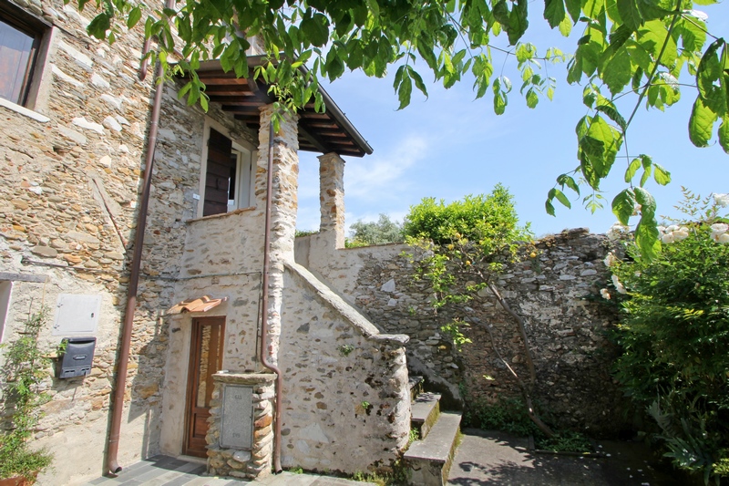 Rustikales Haus in einem Innenhof in der Versilia