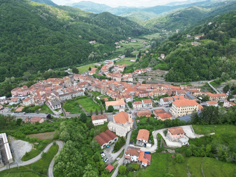 Small Farm with Guesthouse, Stables & 13ha Land Near Cinque Terre