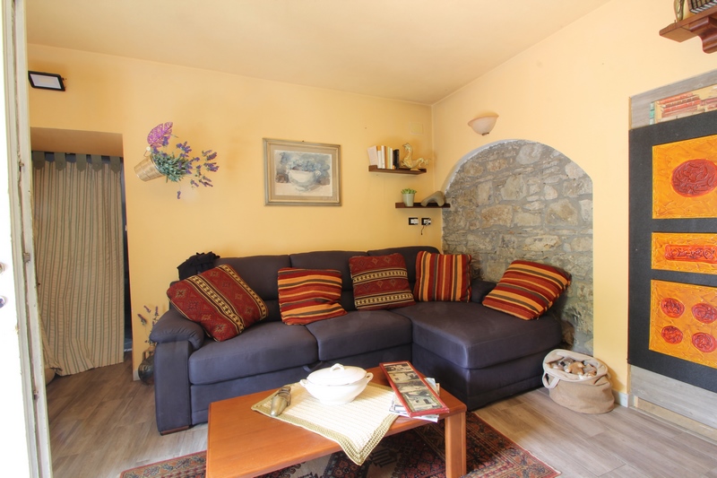 Small Farm with Guesthouse, Stables & 13ha Land Near Cinque Terre