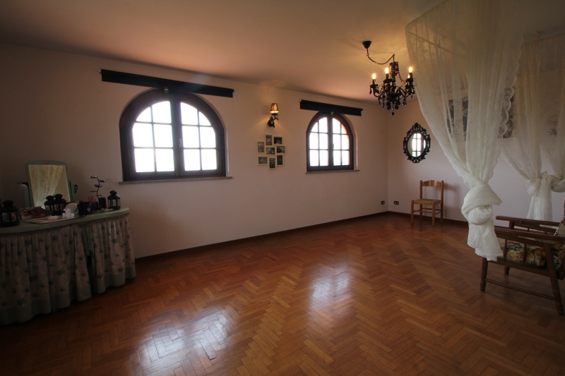 Große Villa mit Weinberg und Weinkeller in Gragnano