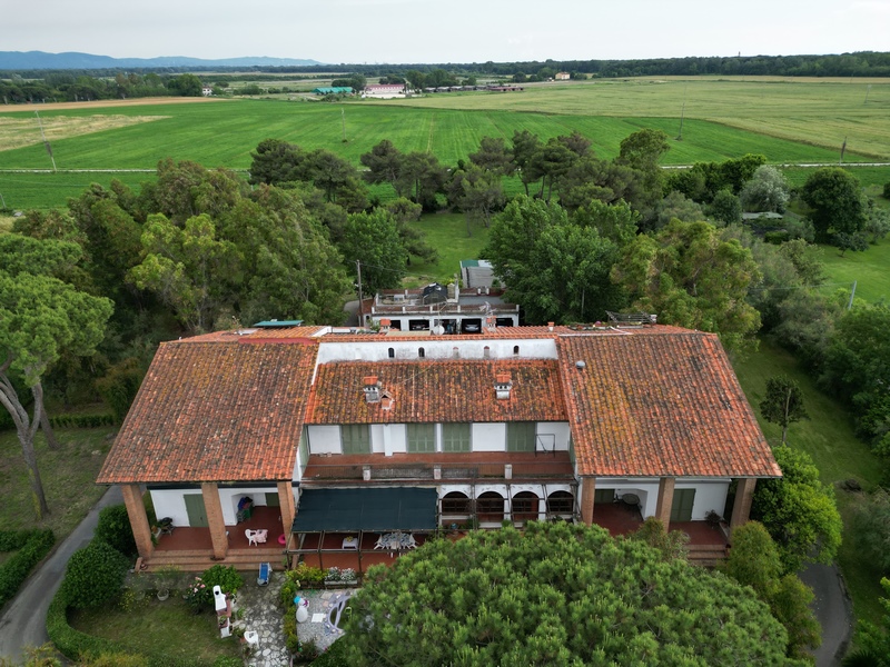 Seafront Estate in Tuscany with Private Mooring & Park – Renovation Opportunity
