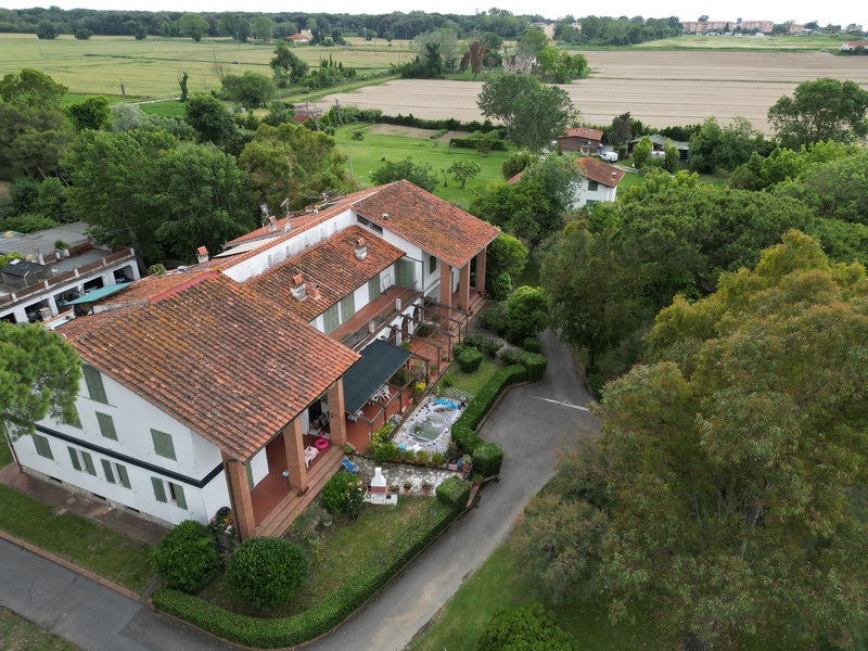Seafront Estate in Tuscany with Private Mooring & Park – Renovation Opportunity