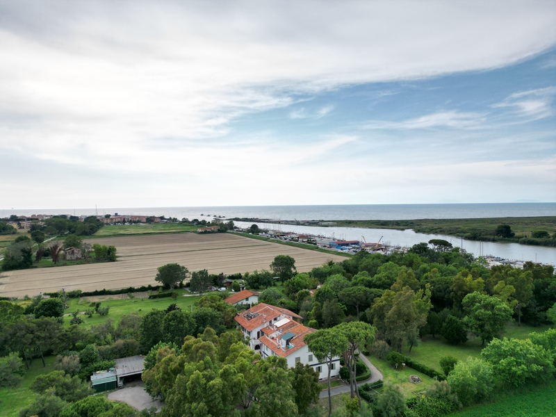 Seafront Estate in Tuscany with Private Mooring & Park – Renovation Opportunity