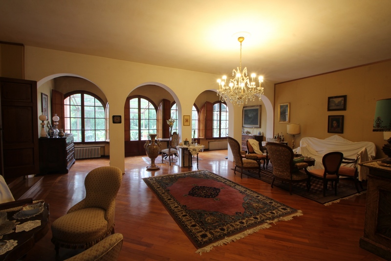 Seafront Estate in Tuscany with Private Mooring & Park – Renovation Opportunity