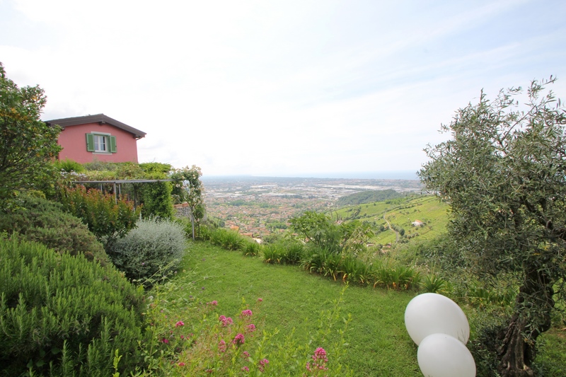 Summer domicile with dreamlike sea view in the Tuscan Versilia for Sale