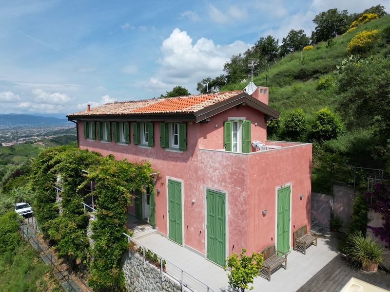 Summer domicile with dreamlike sea view in the Tuscan Versilia for Sale