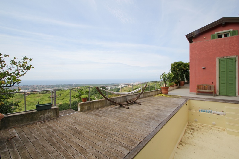 Summer domicile with dreamlike sea view in the Tuscan Versilia for Sale