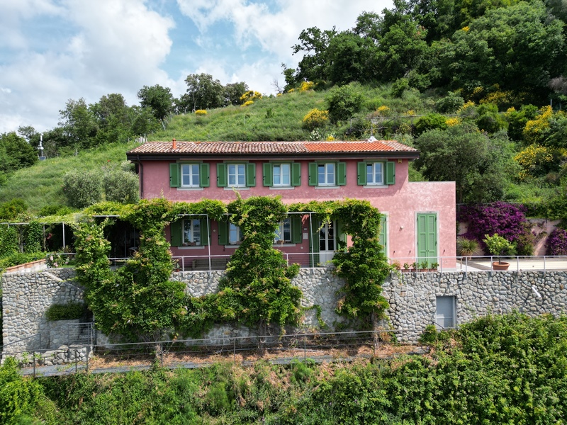Summer domicile with dreamlike sea view in the Tuscan Versilia for Sale