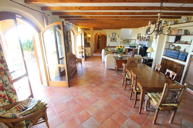 Exclusive Tuscan Villa with Vineyard, Sea View & Pool in Candia, Massa