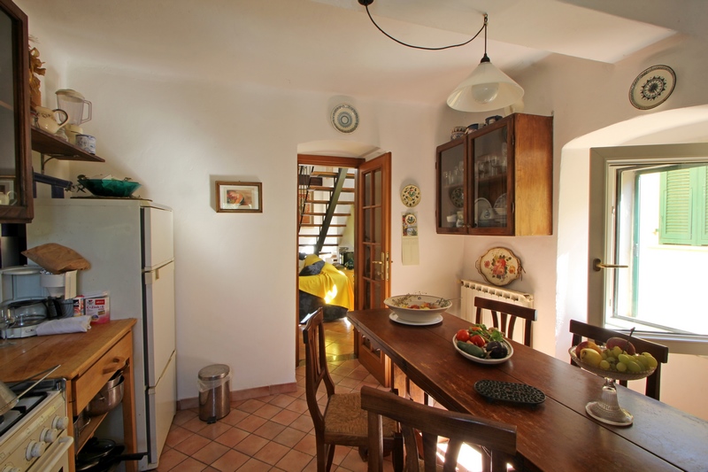 House in old hamlet 7km from the beach with small guest house