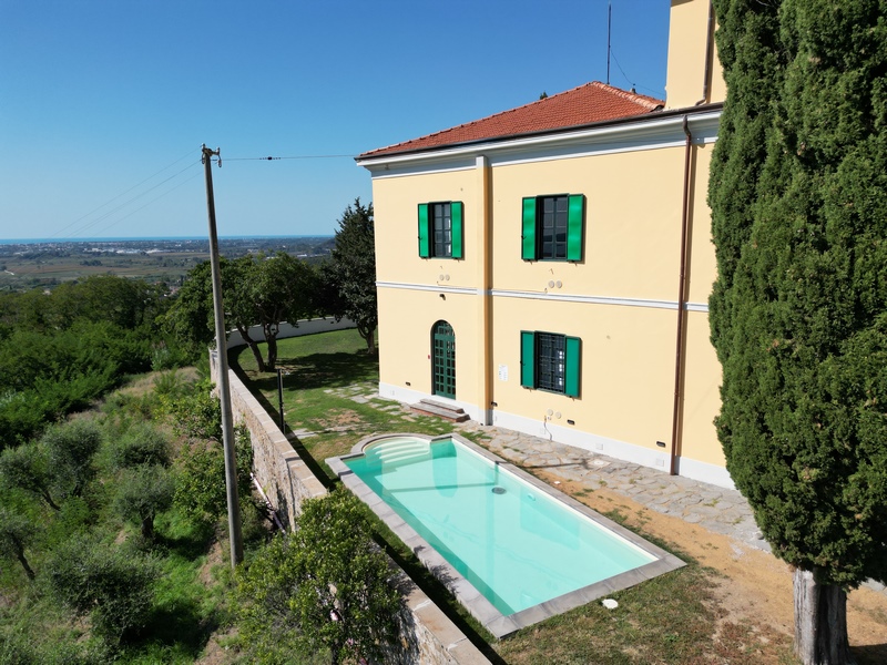 Villa Massarosa – Storica Villa del 1860 Vicino Viareggio con Vista Panoramica