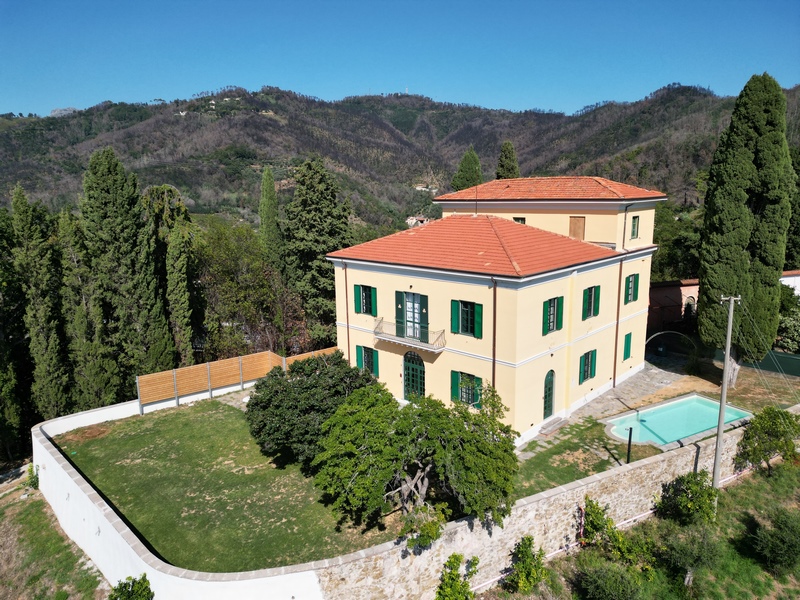 Villa Massarosa – Storica Villa del 1860 Vicino Viareggio con Vista Panoramica