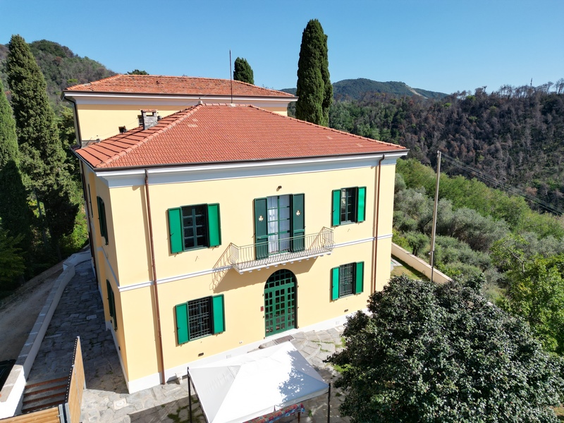 Villa Massarosa – Storica Villa del 1860 Vicino Viareggio con Vista Panoramica