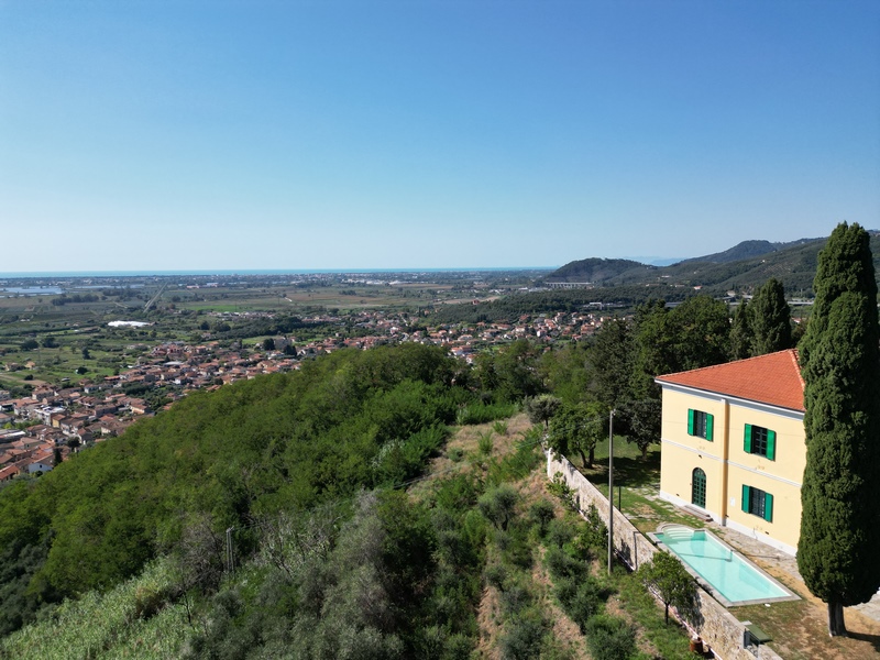 Villa Massarosa – Storica Villa del 1860 Vicino Viareggio con Vista Panoramica