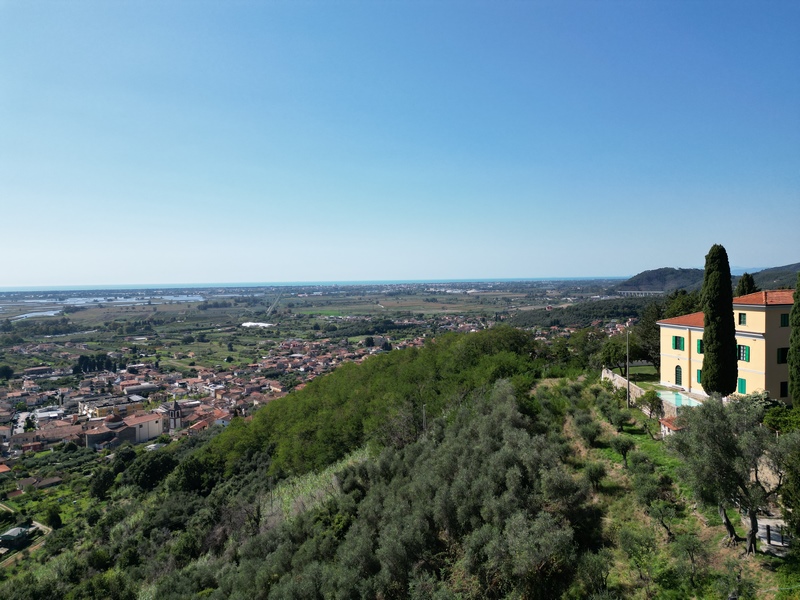 Villa Massarosa – Storica Villa del 1860 Vicino Viareggio con Vista Panoramica
