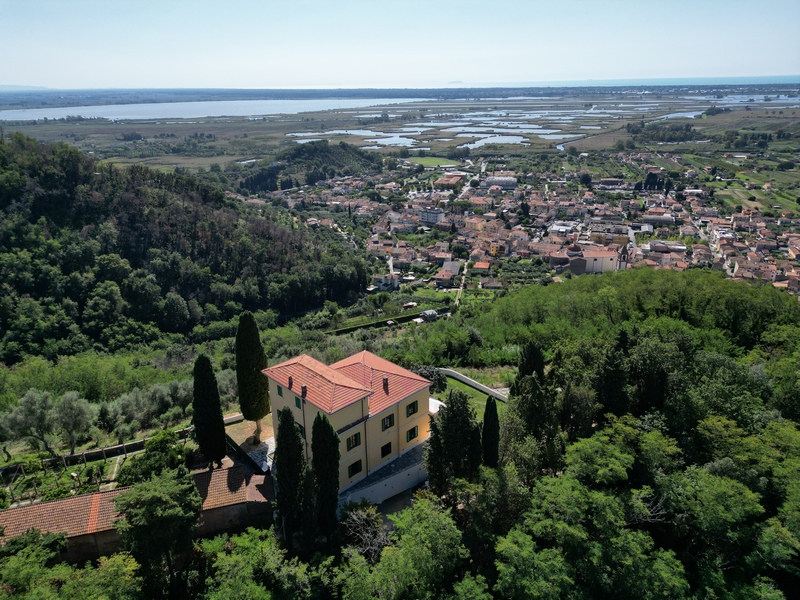 Villa Massarosa – Storica Villa del 1860 Vicino Viareggio con Vista Panoramica