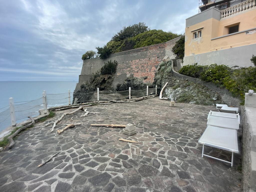 Exklusive Wohnung am Meer mit Privatem Park & Direktem Zugang