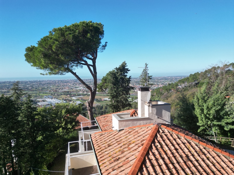 Moderne Villa mit Meerblick bei Camaiore