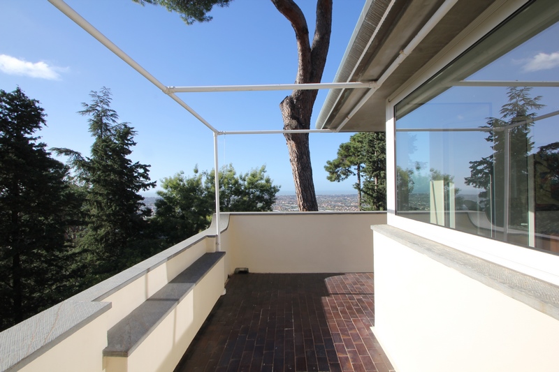 Moderne Villa mit Meerblick bei Camaiore