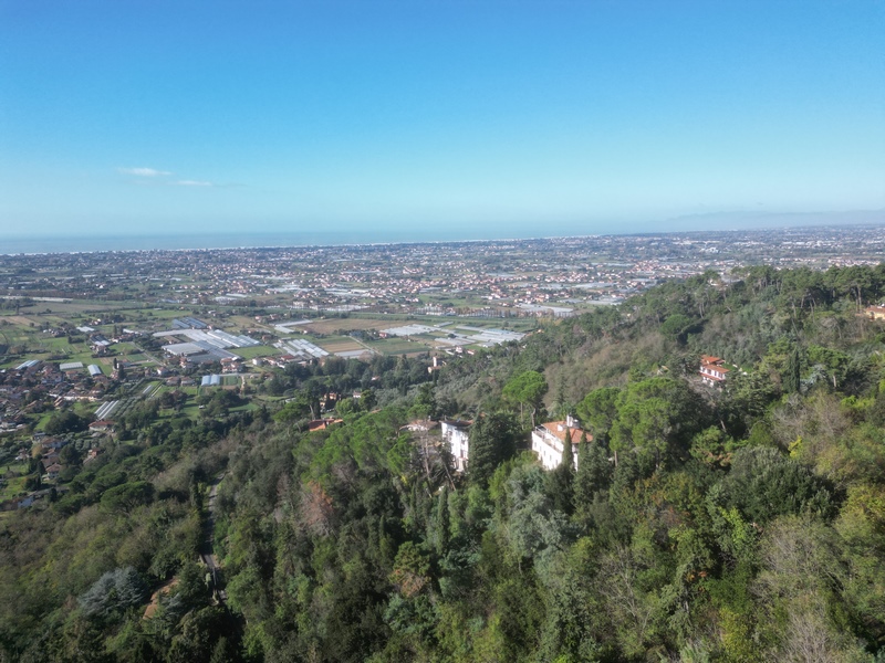 Villa con vista mare verso Camaiore