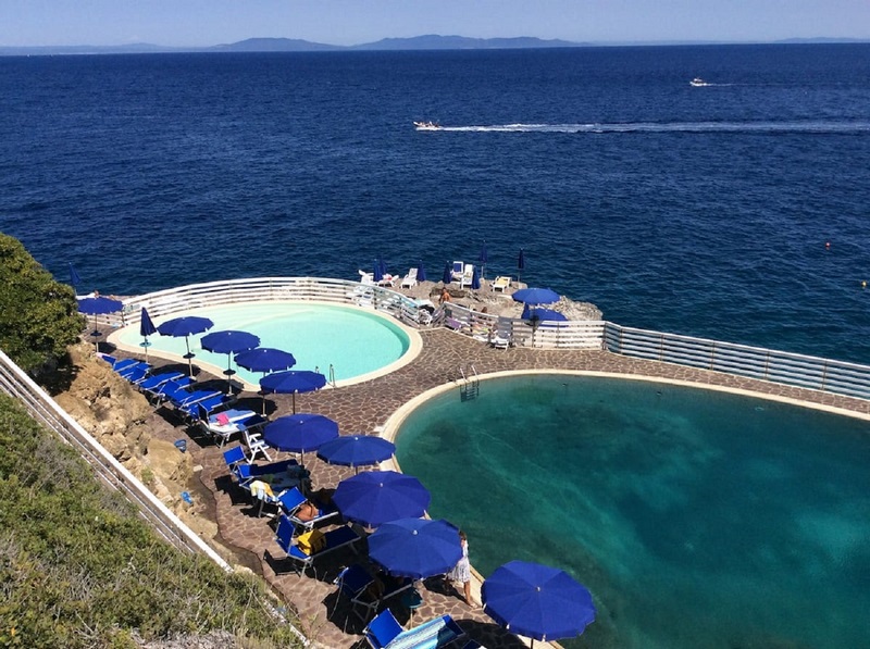 Proprietà Unica sul Mare all'Isola d'Elba con Terreno Privato