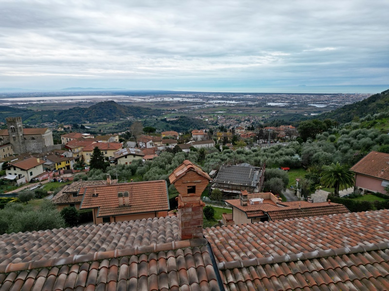 Villa in Corsanico with sea view