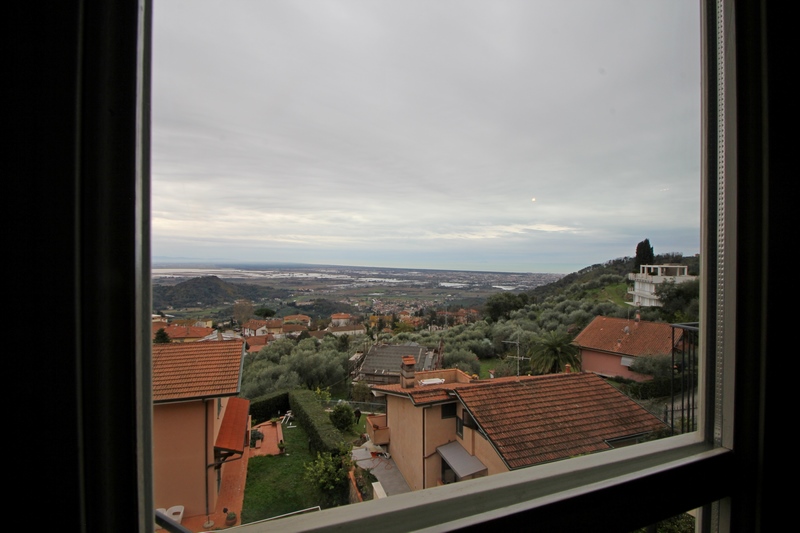 Villa in Corsanico with sea view