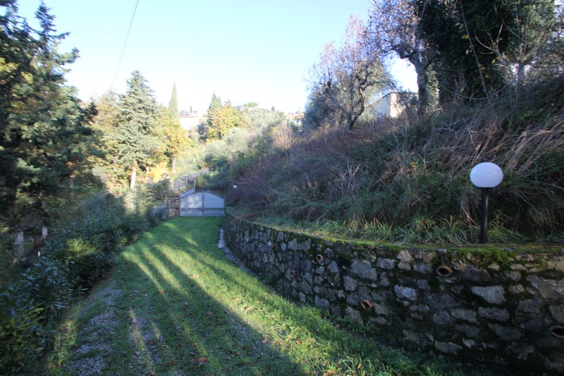 Porzione di rustico con vista mare e giardino a Corsanico