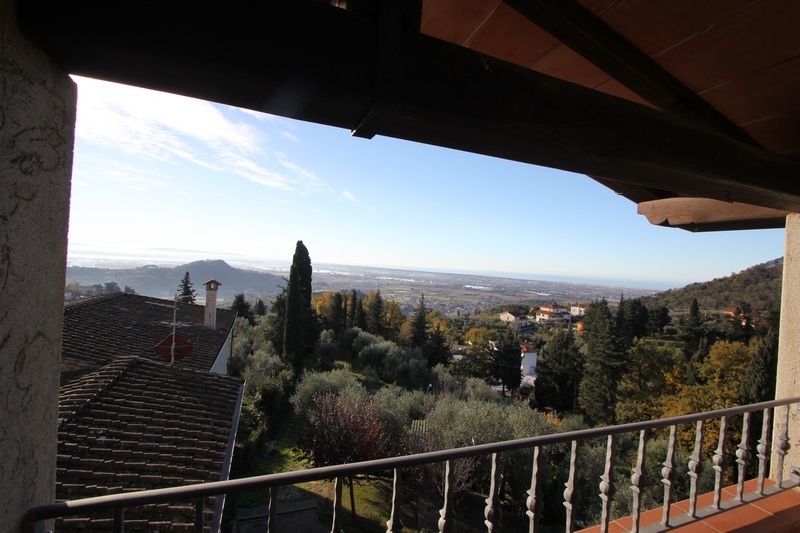 Rustico part with sea view and garden in Corsanico