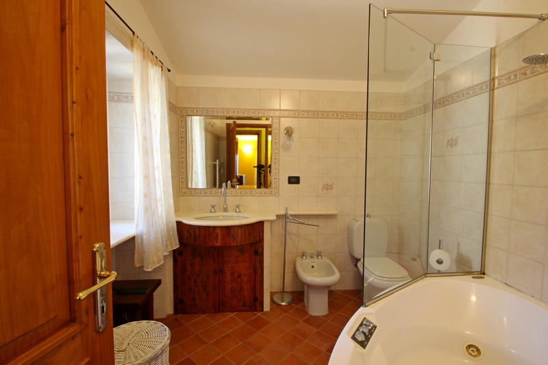 Incantevole Casa Toscana con Vista Mozzafiato & Jacuzzi – Vicino a Viareggio