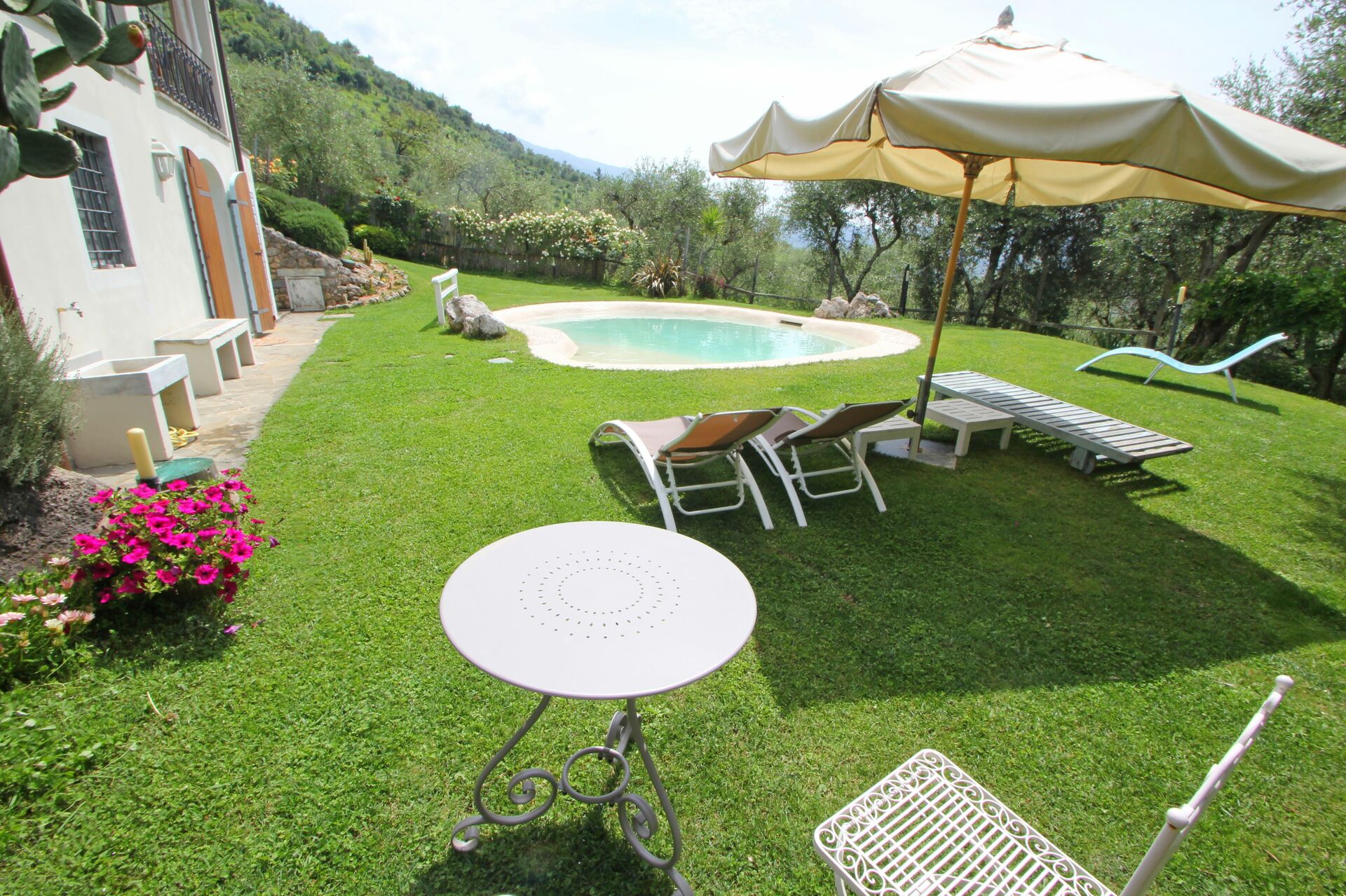Tuscan Villa with Pool & Olive Grove – Montebello di Camaiore