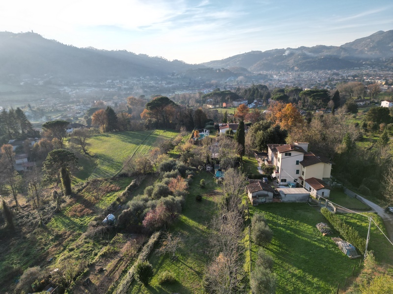 Unique 4-Floor Stone House with Large Garden near Camaiore