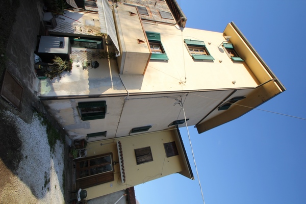 House with inner courtyard and large plot