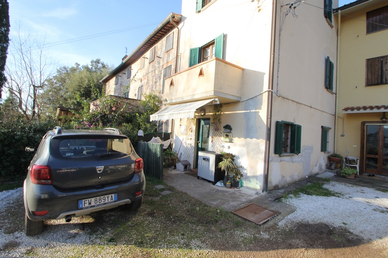 Unique 4-Floor Stone House with Large Garden near Camaiore