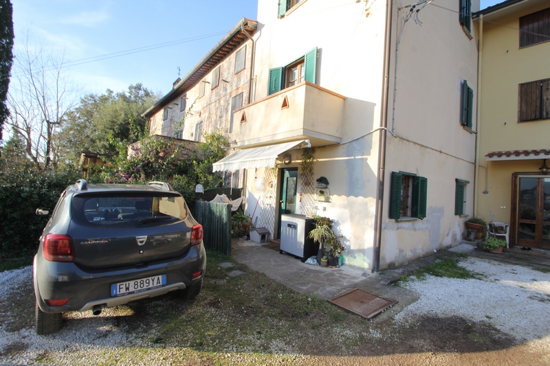 House with inner courtyard and large plot