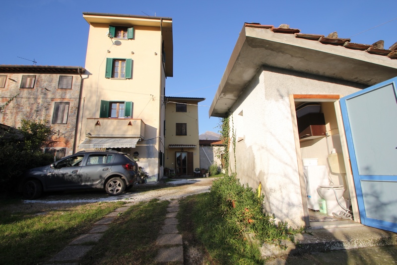 Unique 4-Floor Stone House with Large Garden near Camaiore