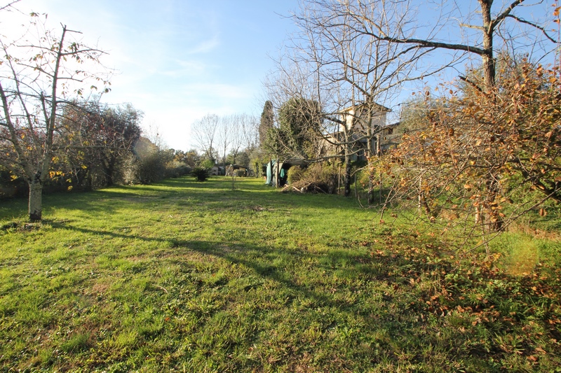 House with inner courtyard and large plot