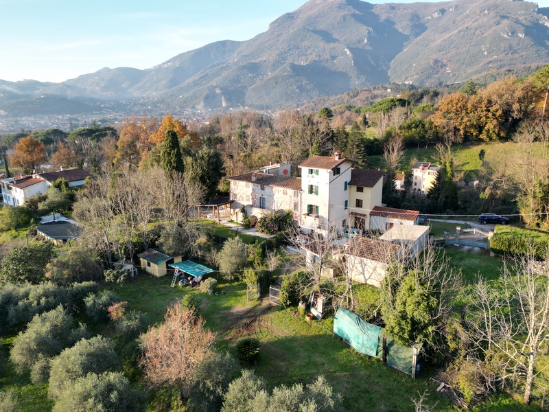 Unique 4-Floor Stone House with Large Garden near Camaiore