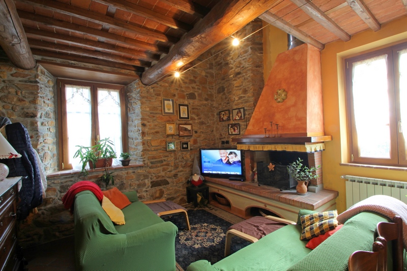 Restored stone house in Colle di Compito