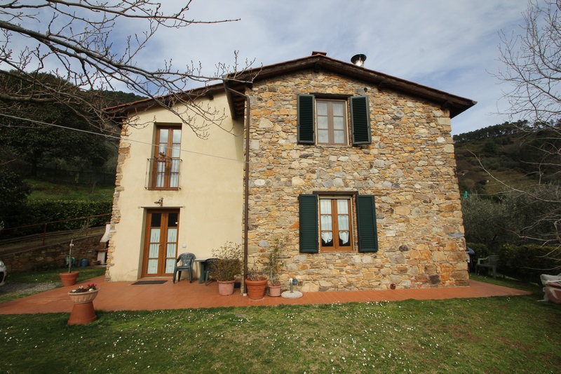 Restored stone house in Colle di Compito