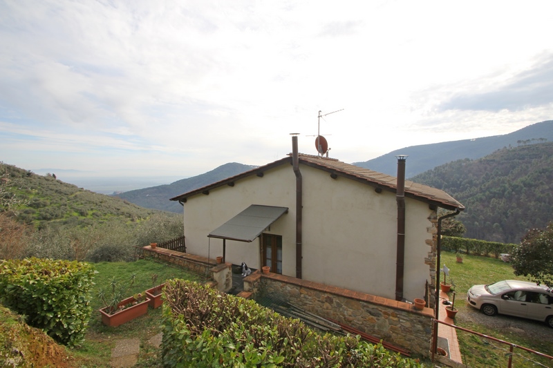 Restored stone house in Colle di Compito