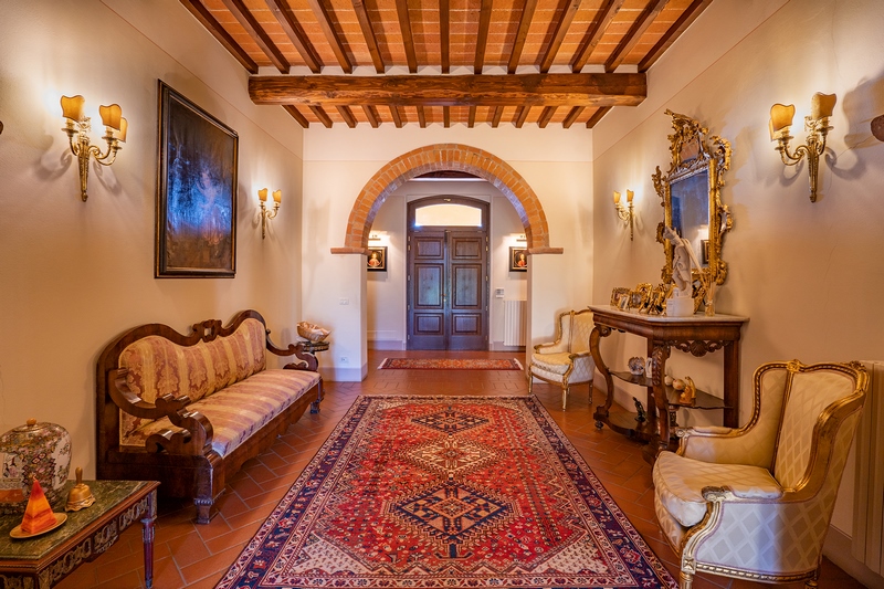 Villa Storica con Appartamenti Vacanza e Piscina nella Val di Chiana