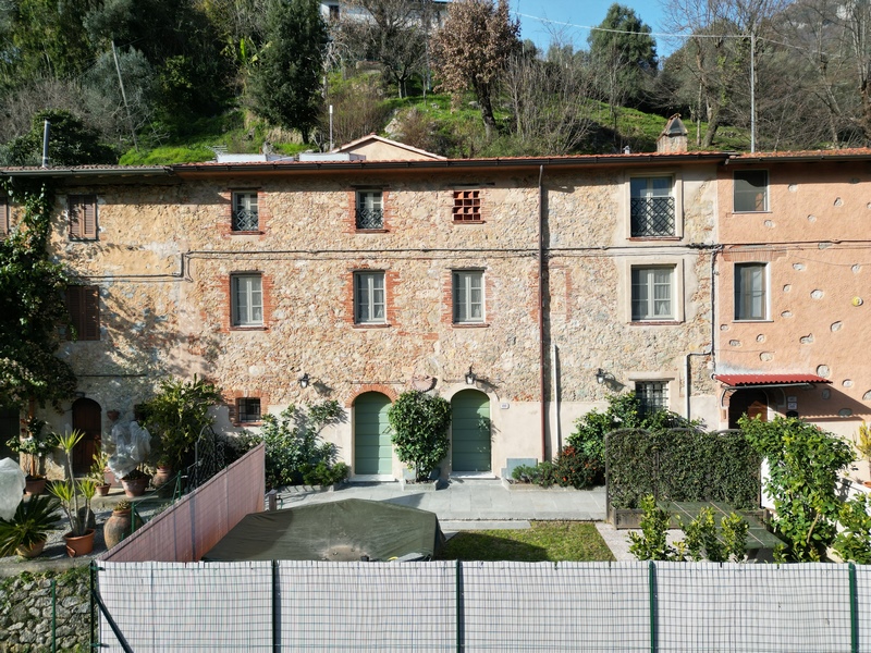 Ex-rural house near Camaiore