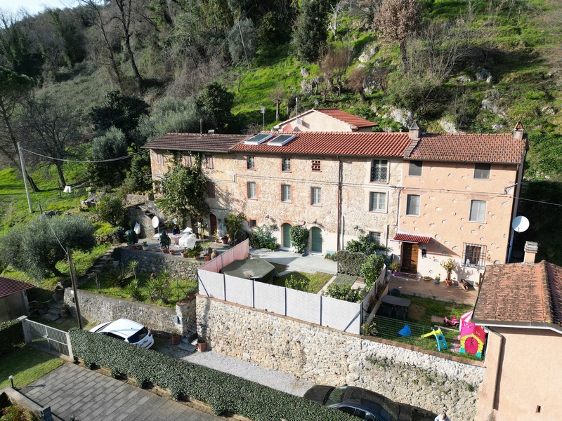 Ex-rural house near Camaiore