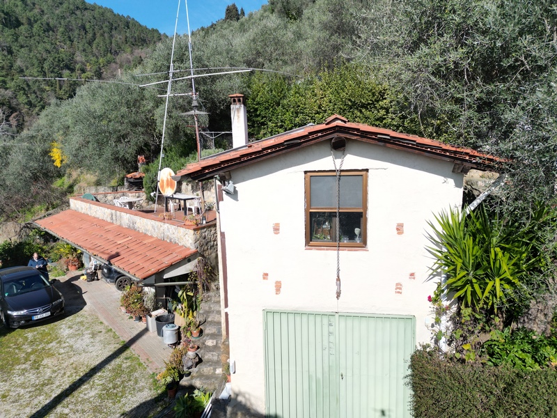 Isolated stone house with guest house above Camaiore