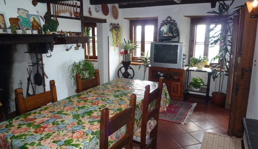 Casa in pietra isolata con dependance sopra Camaiore